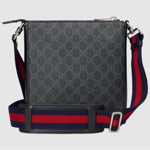 Like New & Authentic Gucci GG Supreme Messenger Bag Unisex! Stunning. 🇮🇹🇮🇹🇮🇹